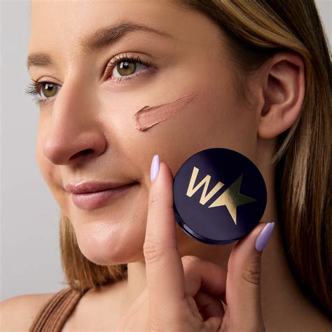Master the art of blending with the Westmore Magic Shadow Eraser